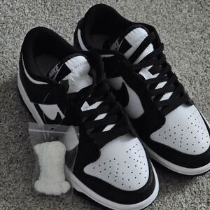 Nike dunks (panda) black and white
